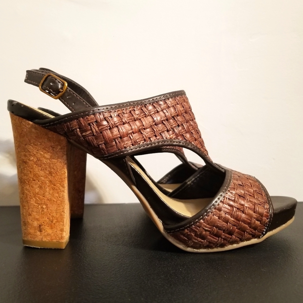 KENNETH COLE REACTION BROWN WOVEN CORK BLOCK HEELS SANDALS DAZEY SEXY BUCKLE 9